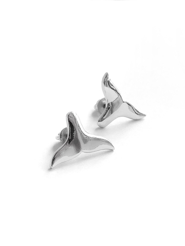 Серебряные серьги-пусеты кит 