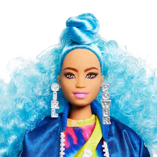 Kukla Barbie Extra Doll with Curly Blue Hair Skateboard 2 Kittens N
