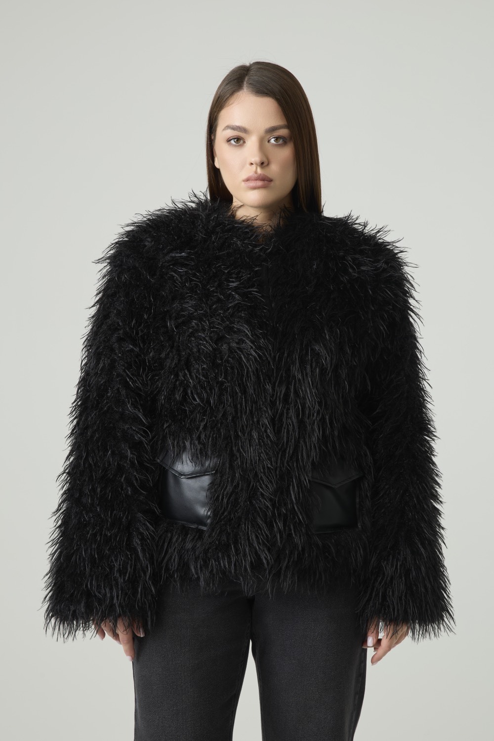 Шуба укороченная из искусственного меха ламы, черный