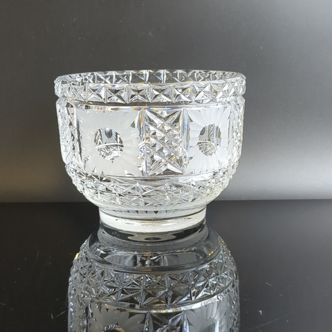 Вазочка конфетница хрустальная, алмазная грань, геометрический орнамент, цветы, матовый хрусталь, винтаж СССР 1970-1990 гг