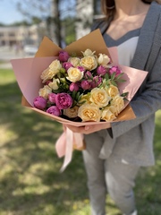 Букет кустовая роза S