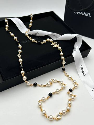 колье бусы CHANEL белые