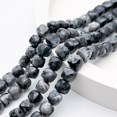 Ларвикит бусины, куб с огранкой, размер около 6,6-6,8 мм, цена за 14 шт (1/4 нити)