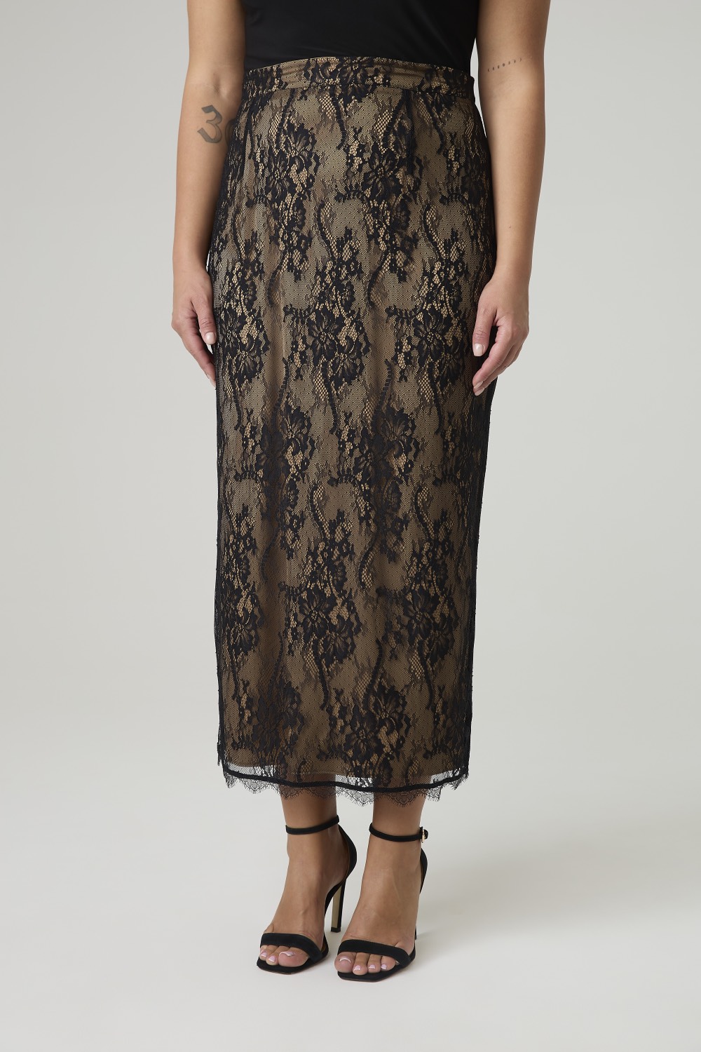Юбка-карандаш из гипюра, черный