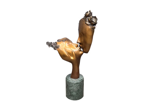 Бронзовая статуэтка Поцелуй влюбленных