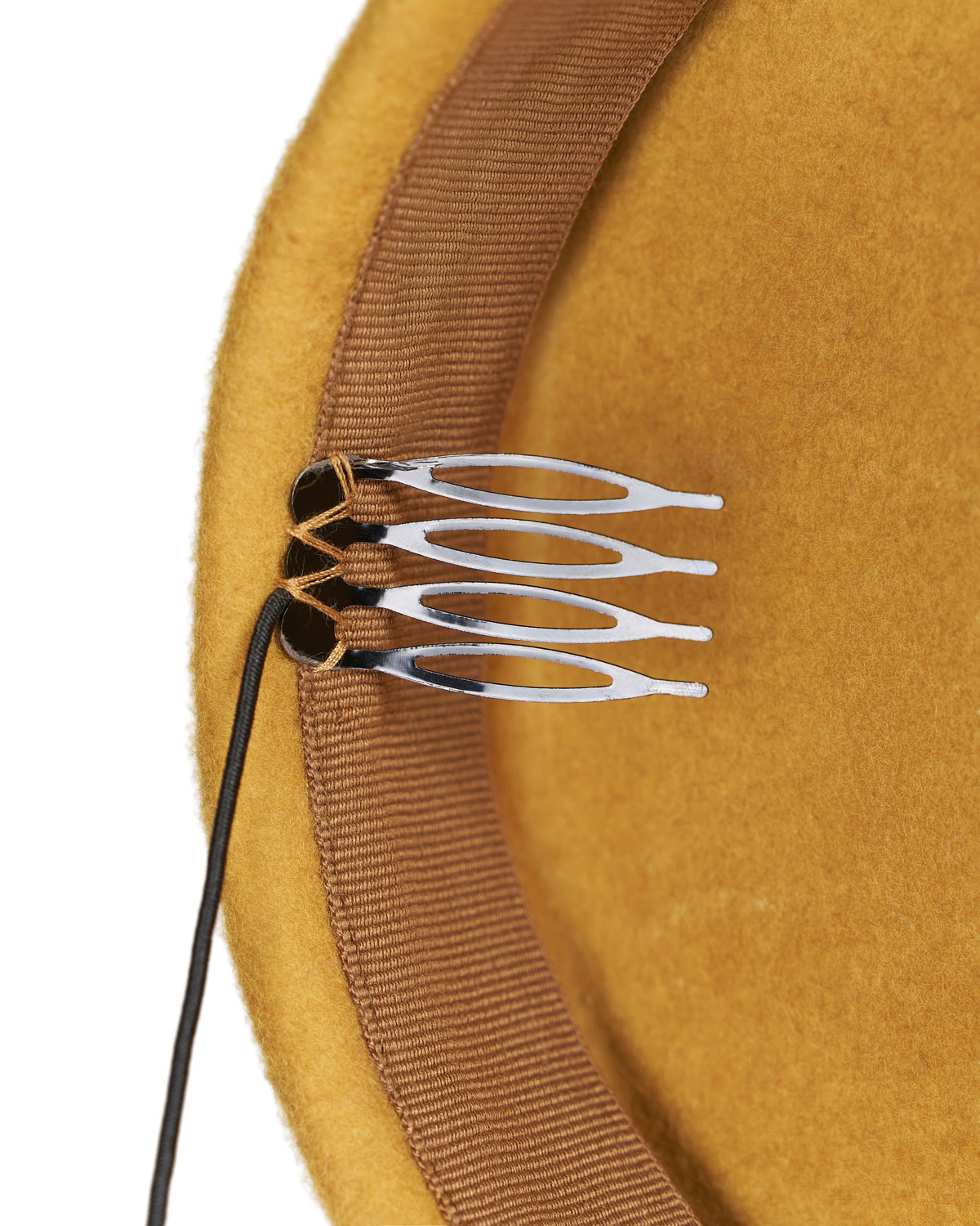 Берет с помпоном