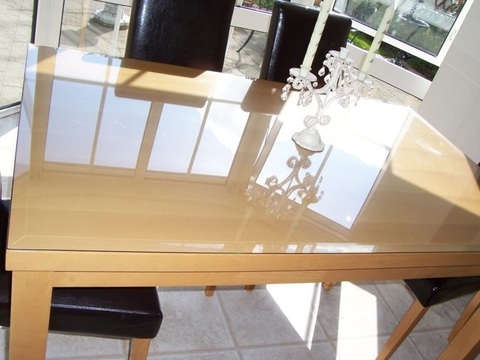 Мягкое стекло на прямоугольном столе