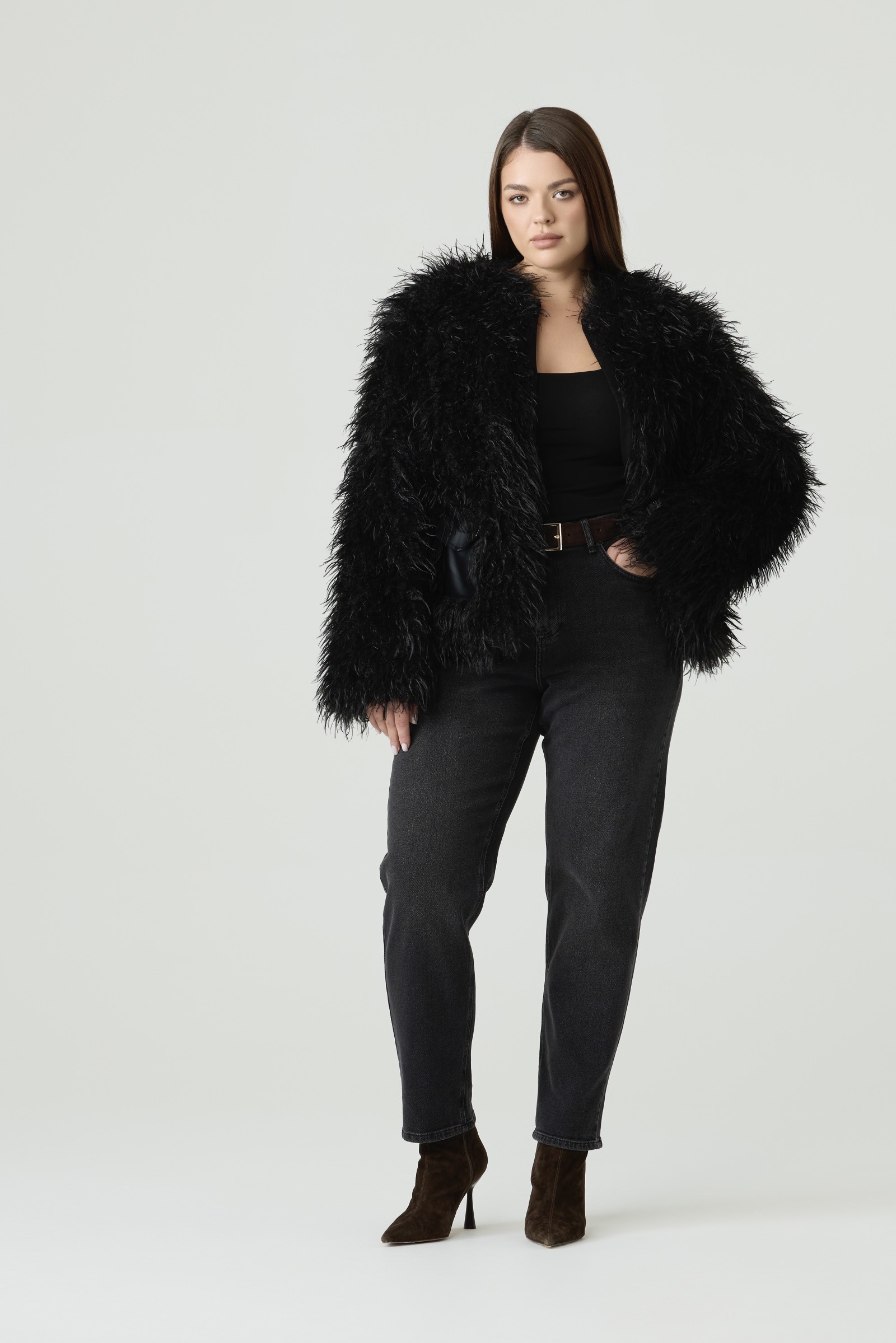 Шуба укороченная из искусственного меха ламы, черный