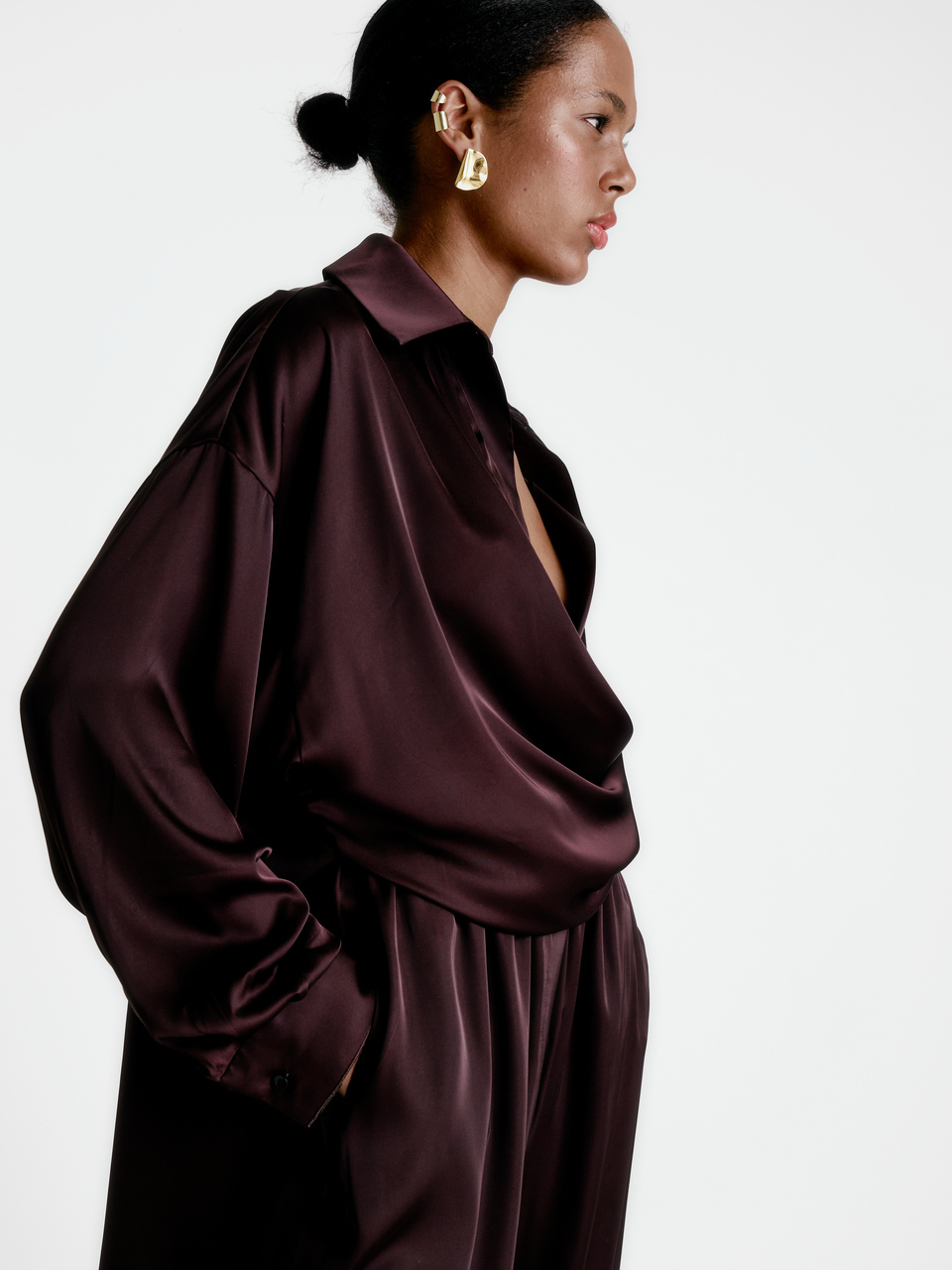 Рубашка из шелка с разрезами коричневая