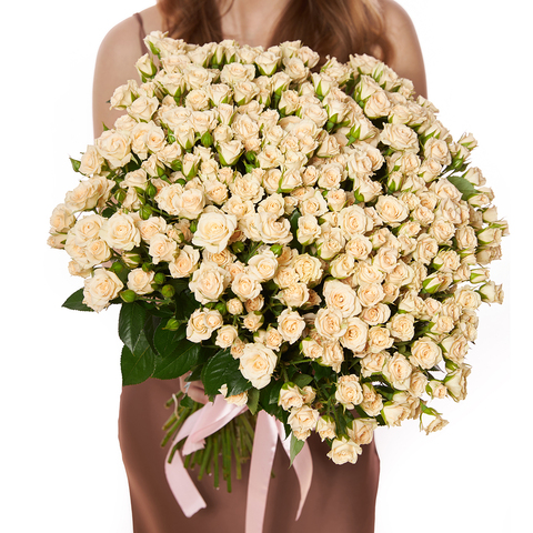 Букет 55 бежевых кустовых роз