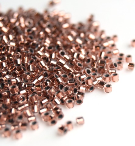 DBM-0037 Бисер цилиндрический Миюки делика 10/0 Прозрачный с медной линией внутри /Miyuki delica 10/0 Copper Lined Crystal