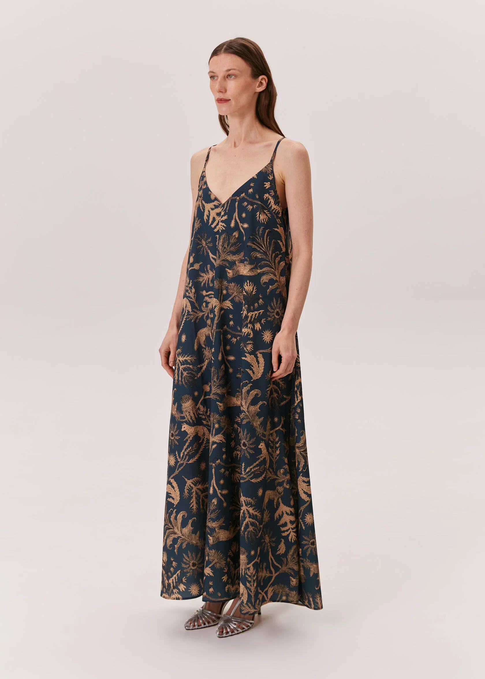 Сарафан на тонких бретелях 