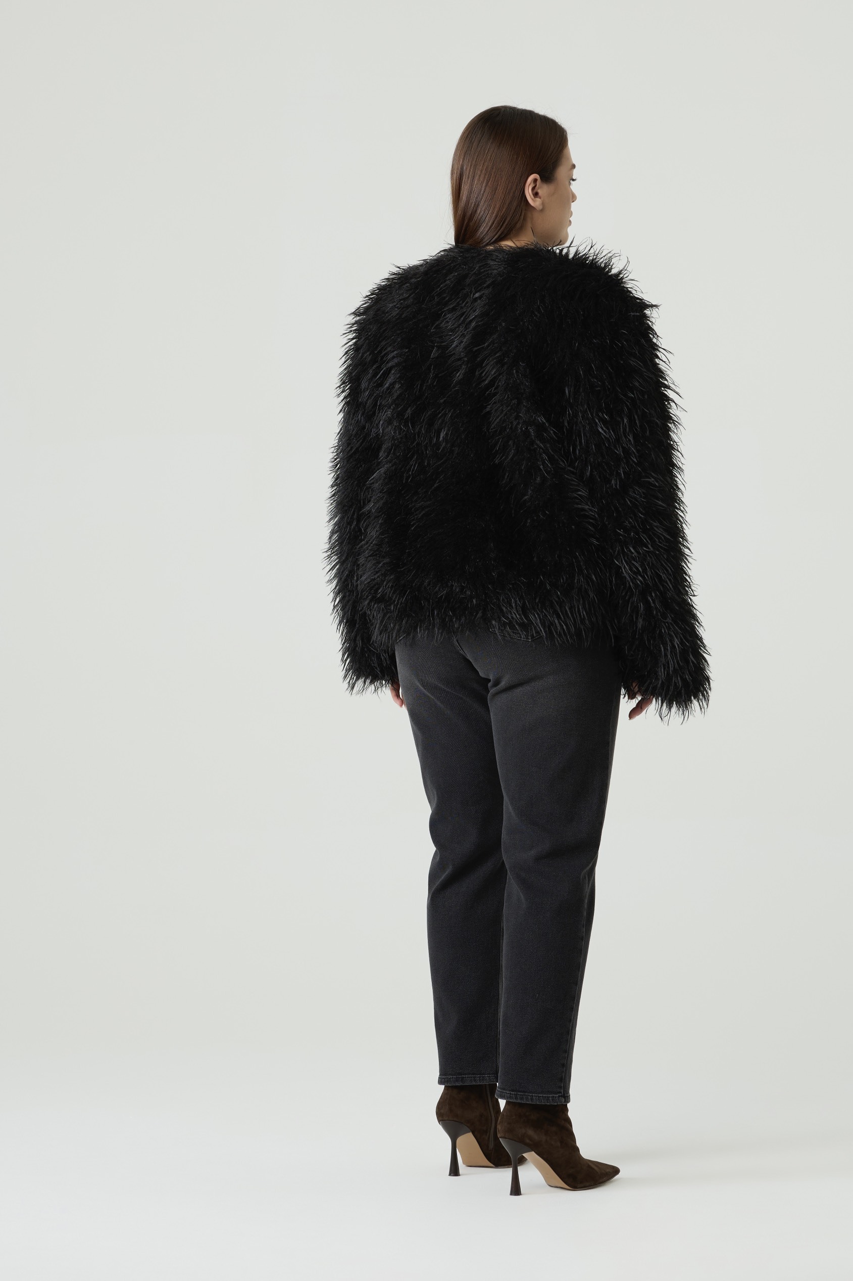 Шуба укороченная из искусственного меха ламы, черный