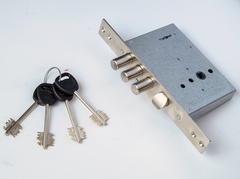 Входная металлическая дверь Лабиринт Классик шагрень черная 29 Серый софт рельеф