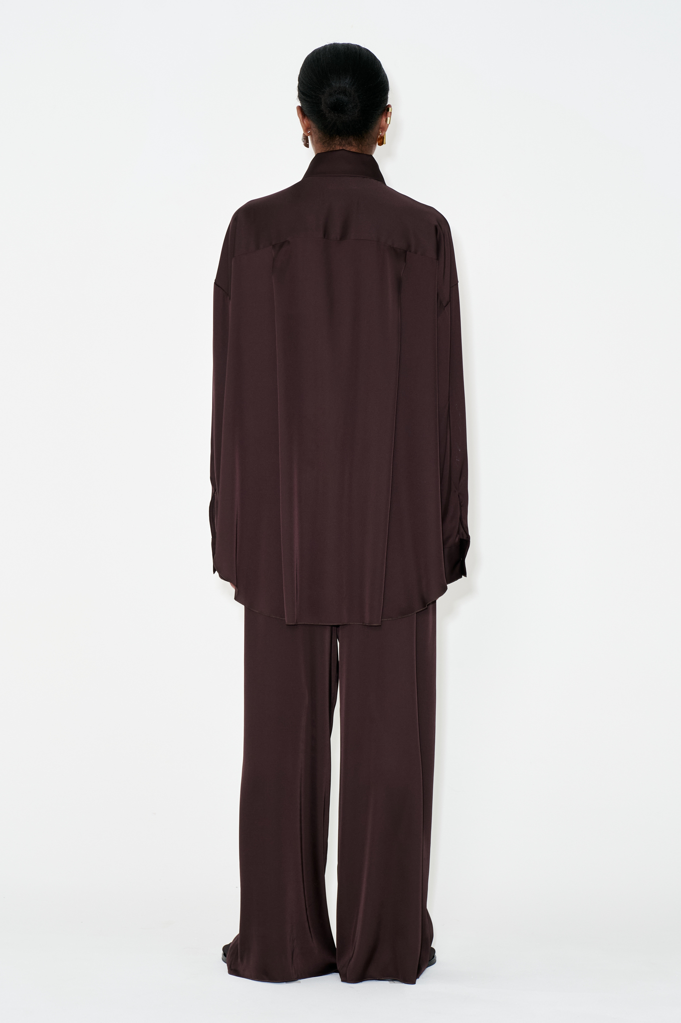 Рубашка из шелка с разрезами коричневая