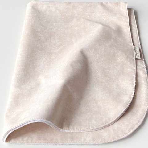 Непромокаемая пеленка «Мраморный беж»