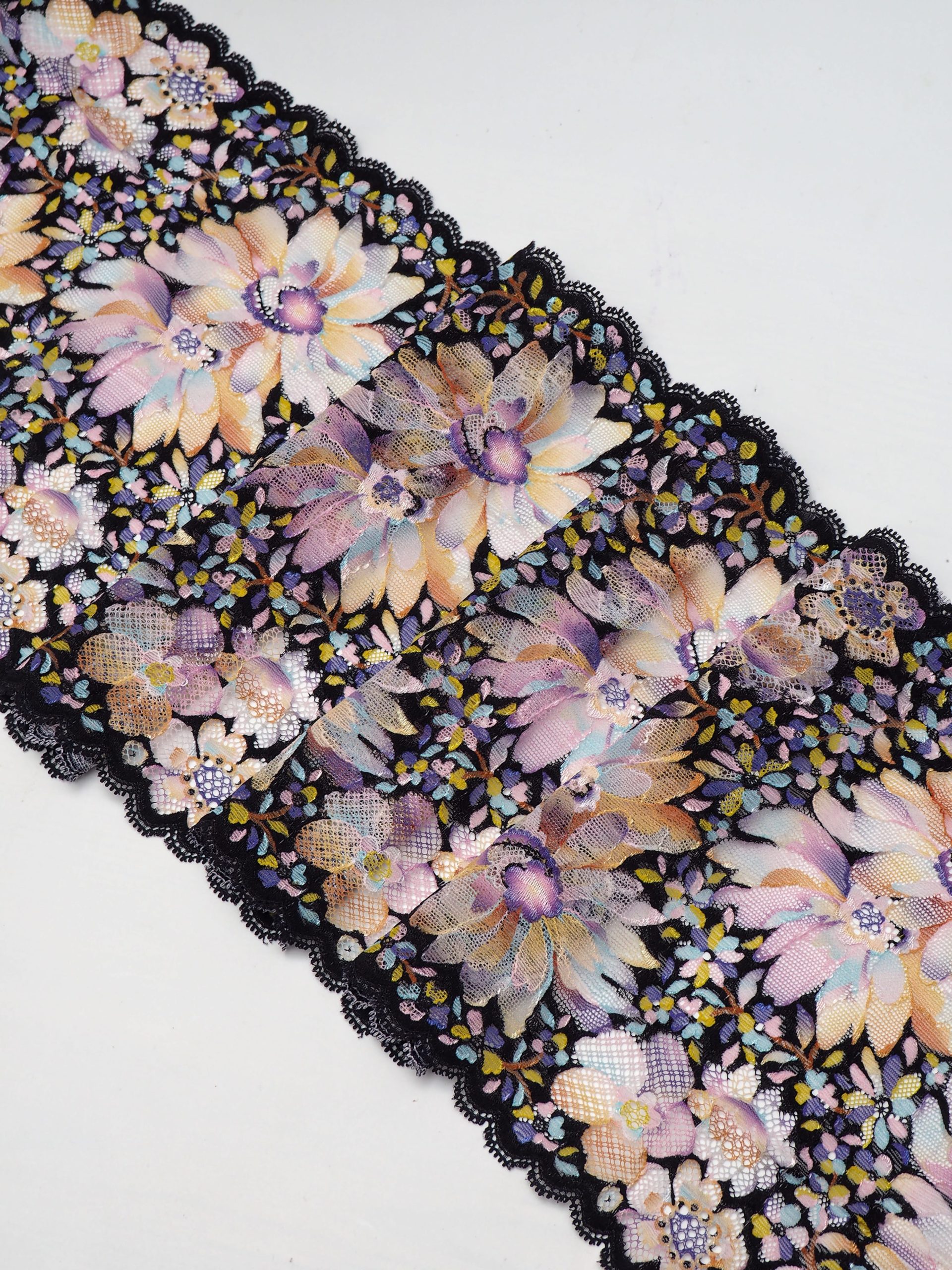 Эластичное кружево черное с мультиколор ширина 21 см