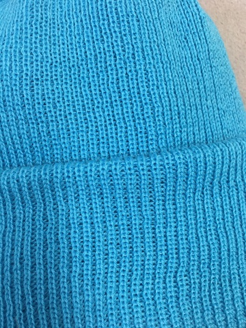 Зимняя шапка с отворотом (светло-бирюзовый цвет)