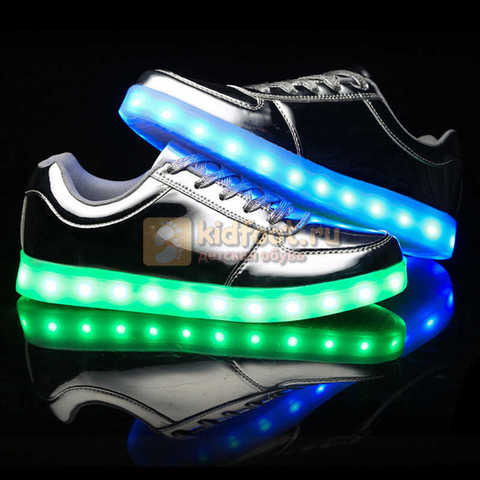 Светящиеся кроссовки с USB зарядкой Fashion (Фэшн) на шнурках, цвет серебряный, светится вся подошва. Изображение 5 из 6.