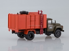 ZIL-130 KO-413 garbage truck late design radiator khaki-orange 1:43 AutoHistory