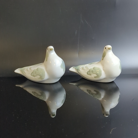 2 статуэтки "Голуби", фарфор, роспись, Ленинградский фарфоровый завод (ЛФЗ), СССР, 1970-1986 гг.