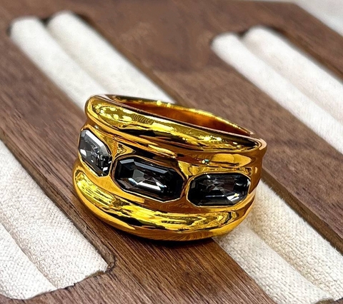 Кольцо UNOde50 широкое со вставками из кристаллов