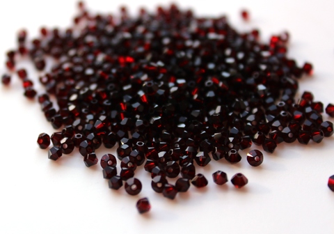 Биконусы 3мм Сваровски Garnet