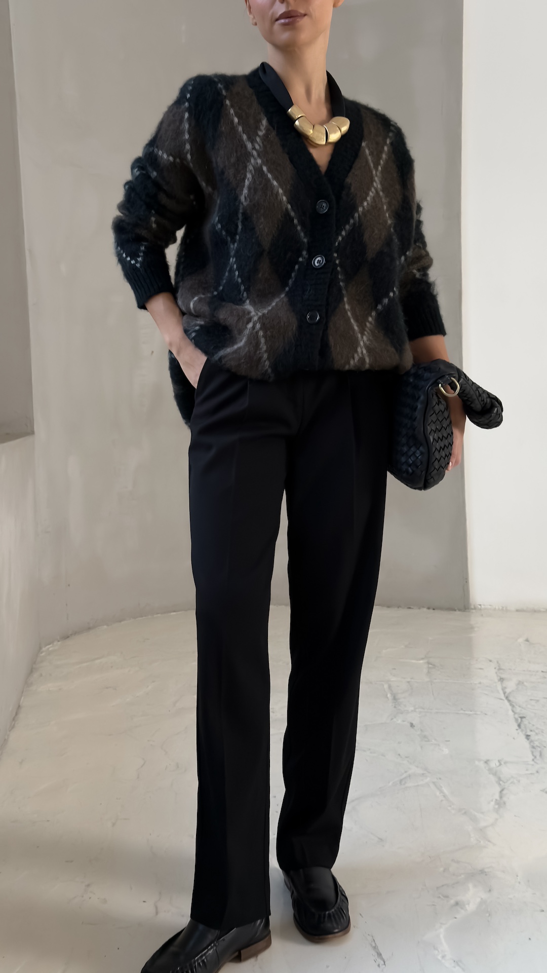 Брюки прямого кроя с узкими защипами