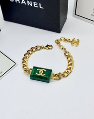 braslet-cep-s-zelyonoj-podveskoj-by-chanel