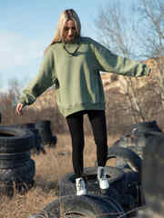 Свитшот женский оверсайз с начесом Олива