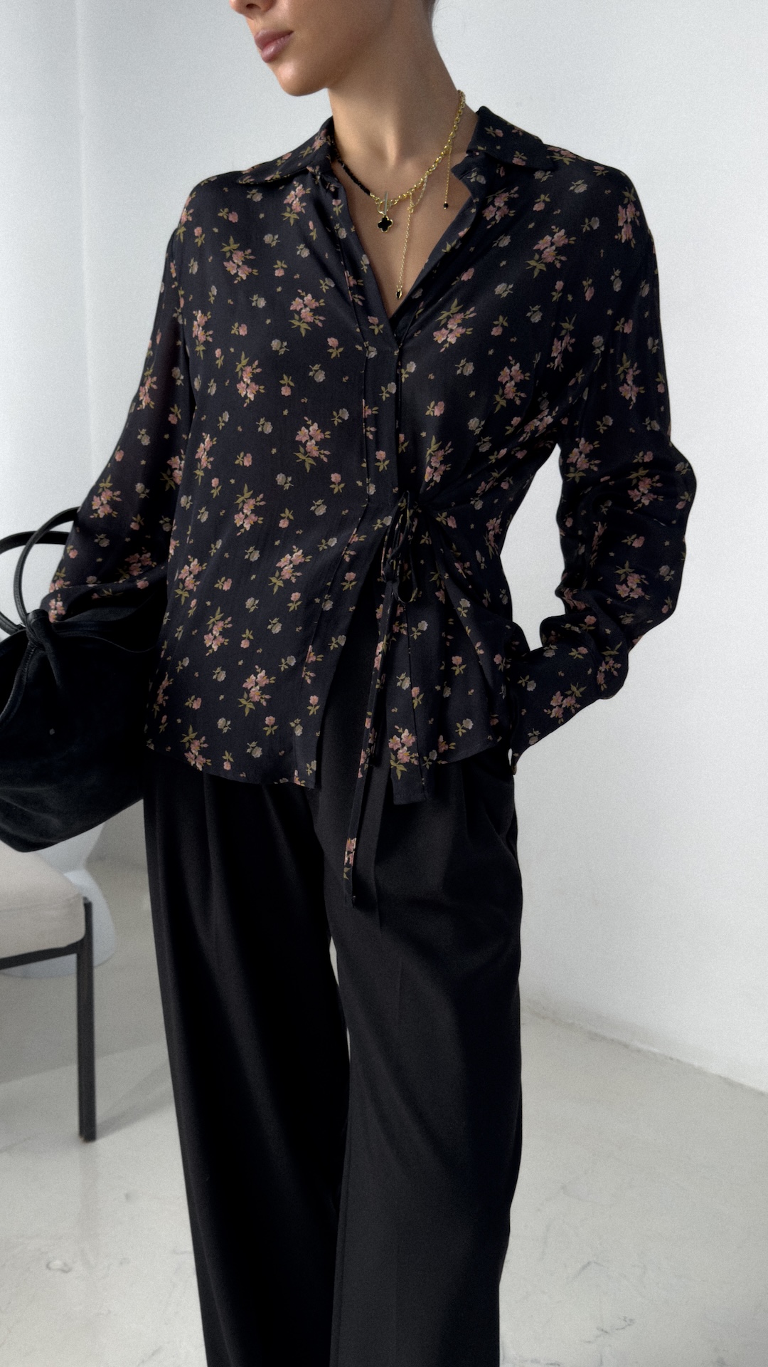 Блуза в винтажном стиле в мелкий цветочек