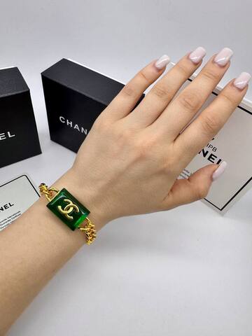 braslet-cep-s-zelyonoj-podveskoj-by-chanel