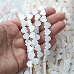 Перламутр натуральный, матовый, в форме сердца 11 мм, 1 нить ПР113