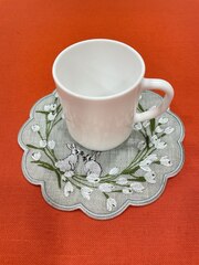 Декоративная салфетка-подтарельник с вышивкой