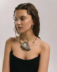 84151-kole-choker-kalla-razemnoe-zhestkoe-s-ehmalyu-v-pozolote