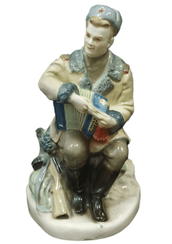 Фарфоровая скульптура «Солдат Василий Тёркин». Поэма А. Твардовского. 1950
