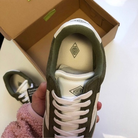 Полуботинки Viking Retro Trim Olive/Eggshell из натуральной замши со скидкой