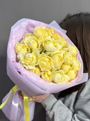 Букет из 7 кустовых пионовидных роз сорта «Джульетта Хани»