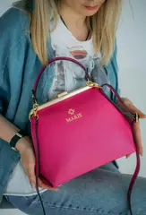 Женская кросс-боди сумка с фермуаром натуральная кожа фуксия