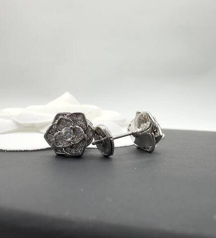 Серьги пусеты розы Piaget Rose