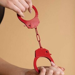 Наручники стальные красного цвета Be Mine, One Size