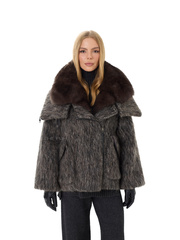 Шоколадный шерстяной пуховик с меховым воротником