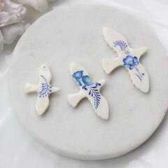 Подвеска Птица голубь, белый, гжель, S 35*22 мм, S024