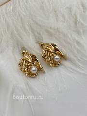 Серьги золотистые мятые с жемчужиной