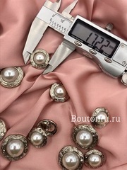 Пуговицы серебристые с жемчугом (с узором)