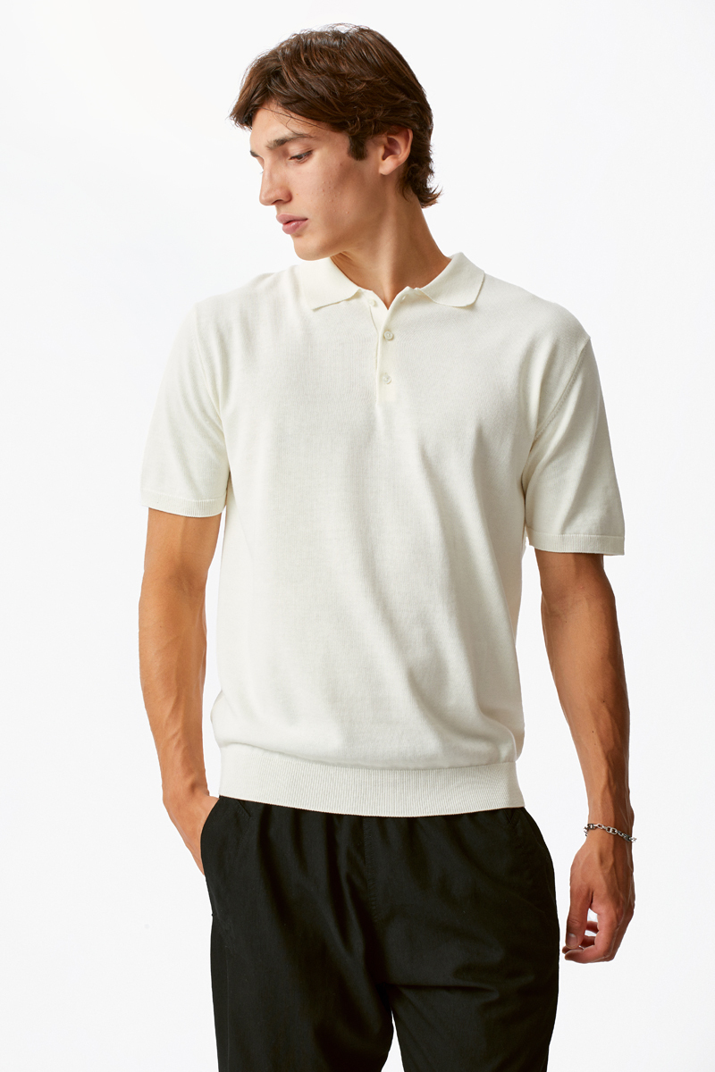 Молочная футболка-поло с пуговицами Laine