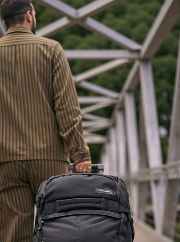 Картинка сумка на колесах Dakine D.101.2919 Black - 17