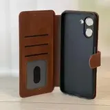 Чехол книжка для Realme C33 кожаный коричневый с магнитной застежкой / с визитницей / отделением для пластиковых карт и денег