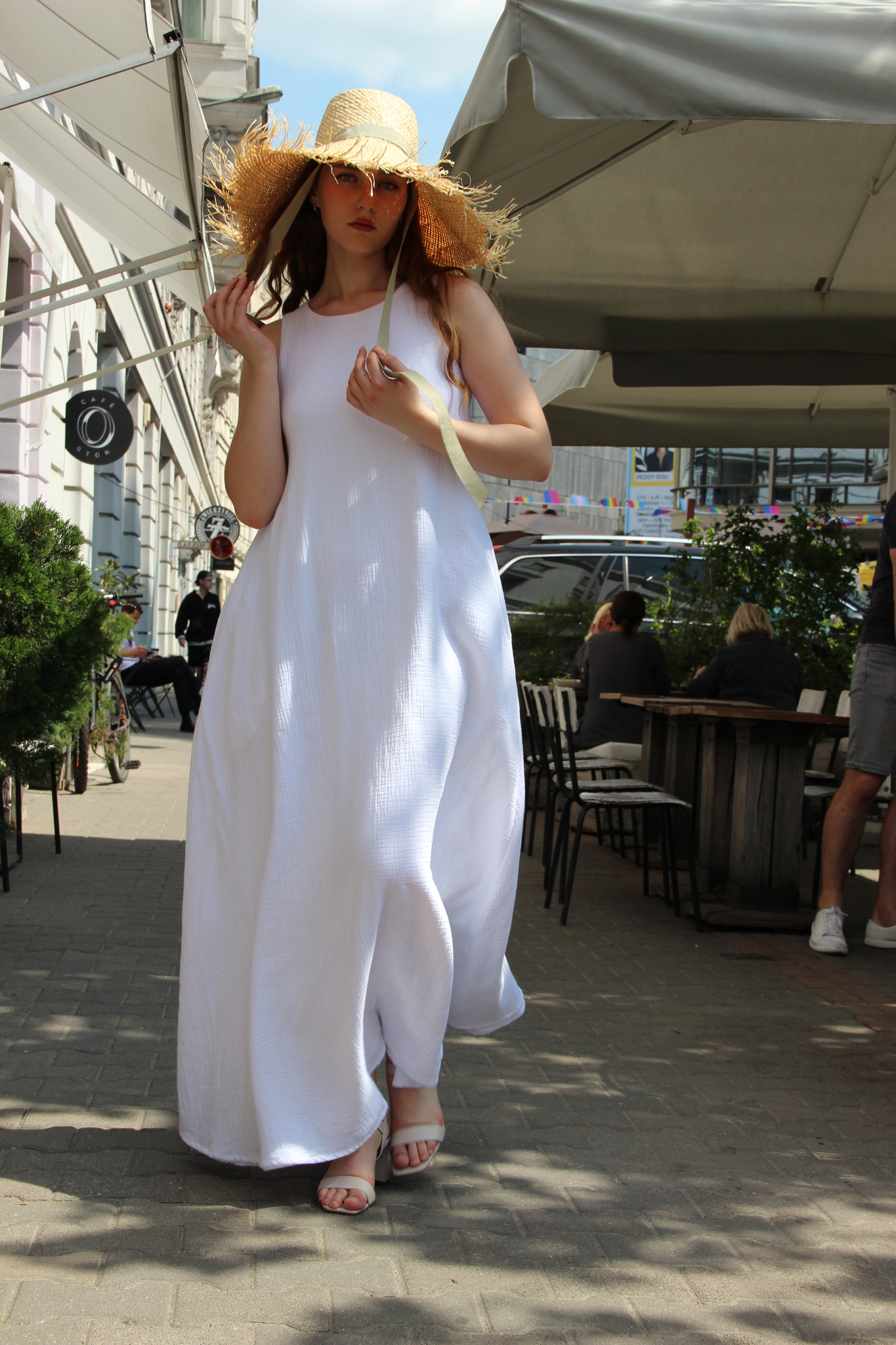 Платье летнее, базовое из муслина, с боковыми карманами, длина макси, белый