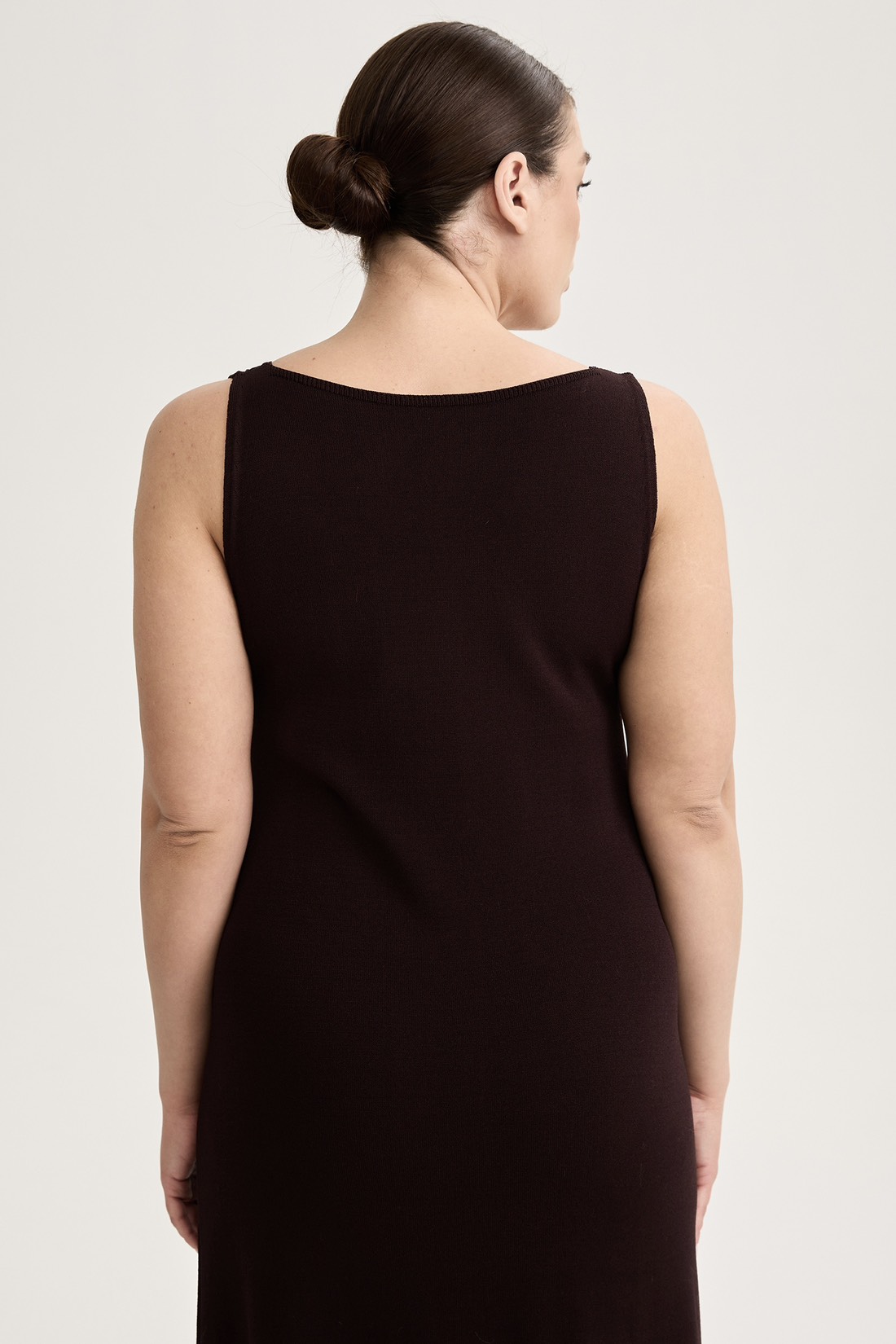 Платье-майка вязаное с круглым вырезом, шоколад